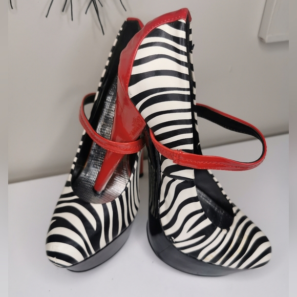 Anne Michelle Zebra Print Red Patent Trim Size 7 Stiletto Heels - Picture 1 of 6